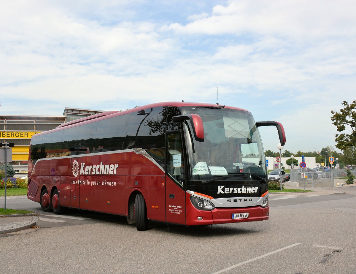 Setra 517 HD vom Reiseb�ro Kerschner aus Nieder�sterreich in Krems gesehen.