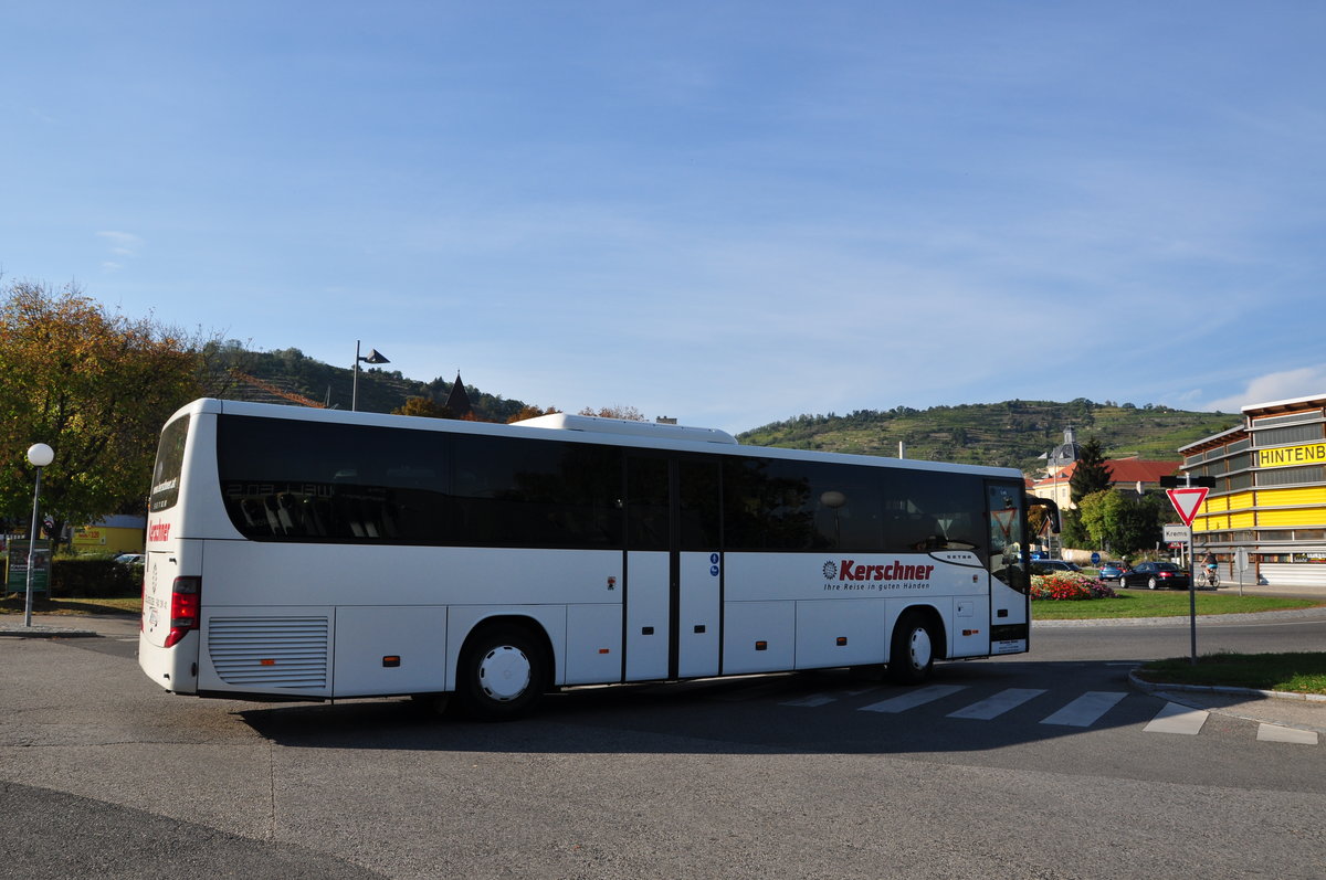 Setra S 415 von Kerschner Reisen aus Nieder�sterreich in Krems gesehen.