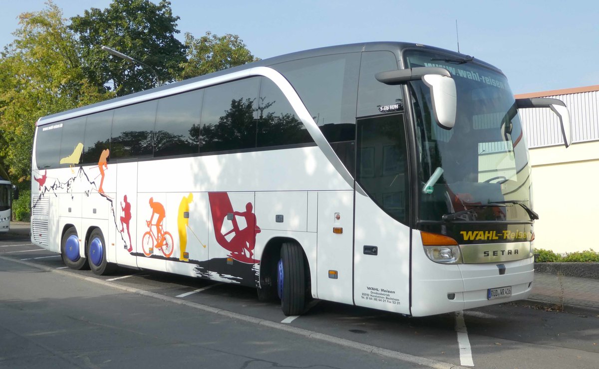 Setra S 416 HDH von WAHL-Reisen steht im September 2019 in Hnfeld