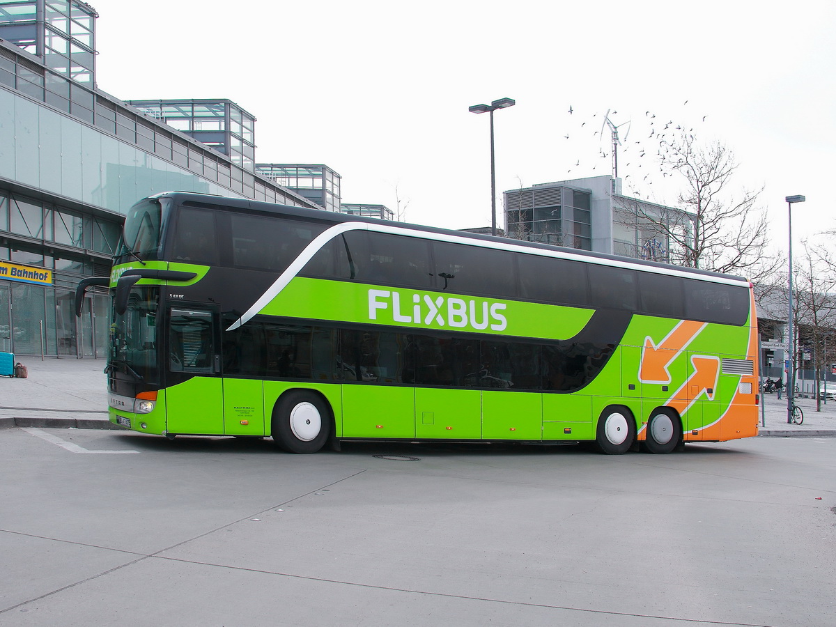 Setra S431DT - Flixbus - unbekannt Firma - am 30. Mrz 2018 vor dem Bahnhof Berlin Sdkreuz.