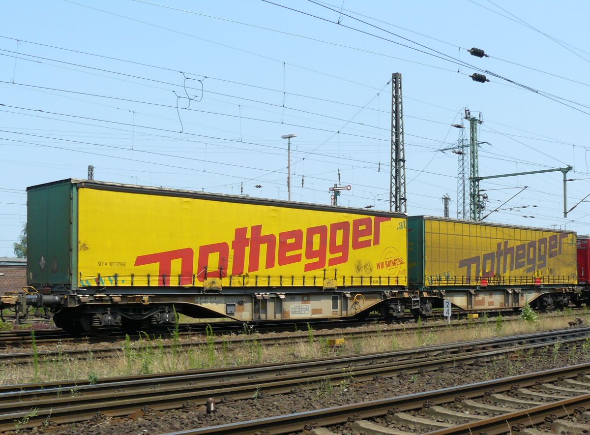 Sggmrss containerwagen der AAE (Ahaus-Alsttter Eisenbahn) mit nummer 33 68 4961 211-2. Oberhausen West 03-07-2015.

Sggmrss containerwagen uit Duitsland met nummer 33 68 4961 211-2 van de AAE (Ahaus-Alsttter Eisenbahn). Oberhausen West 03-07-2015.