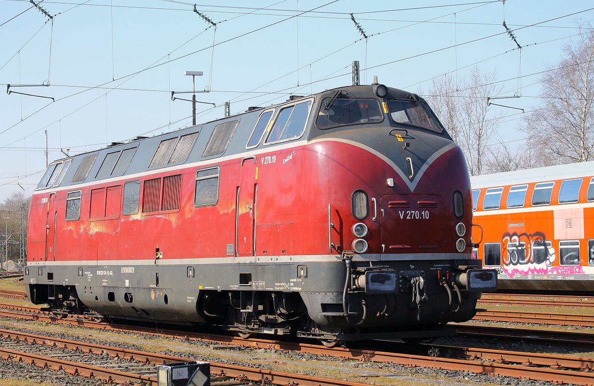 SGL V 270.10 (ex DB 221 124-1 ex V 200 124) REV/628/04.07.2019 im ehemaligen Bw Flensburg 08.04.2023 