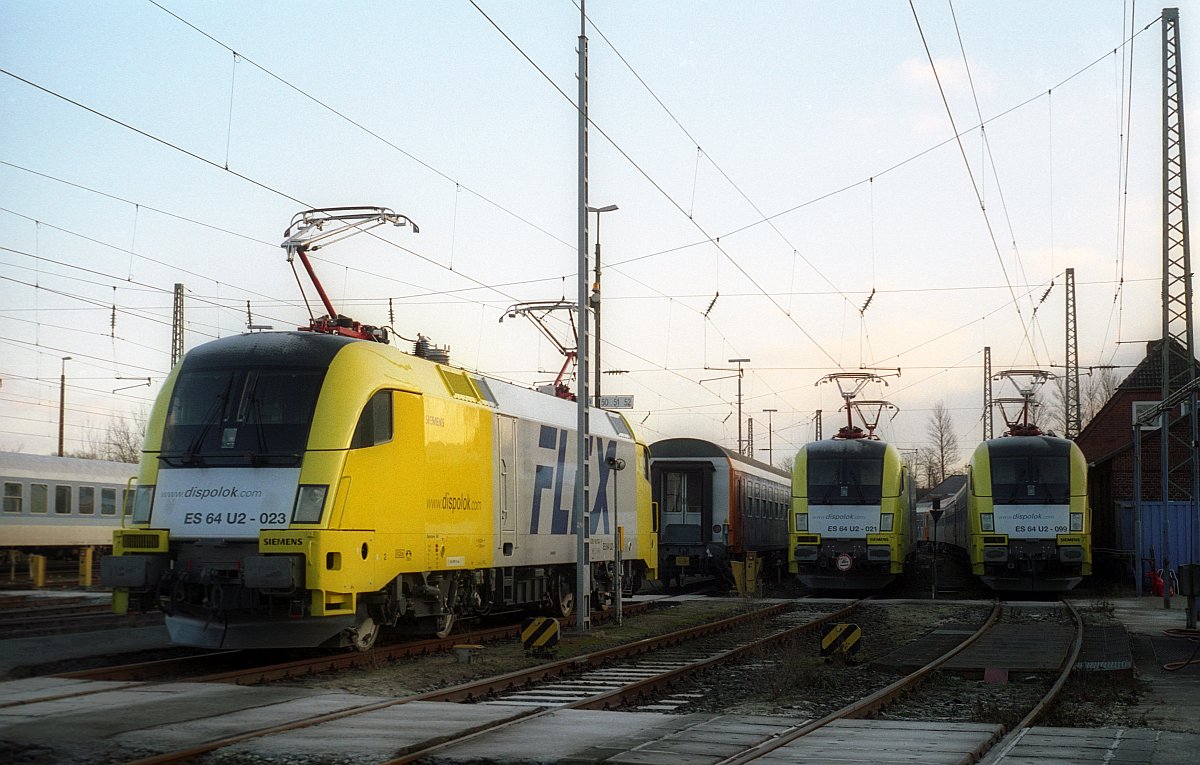 Siemens/Flex Lok-Parade im Bw Flensburg ES 64 U2-023 021 und 099, Flensburg Peelwatt 13.12.2002