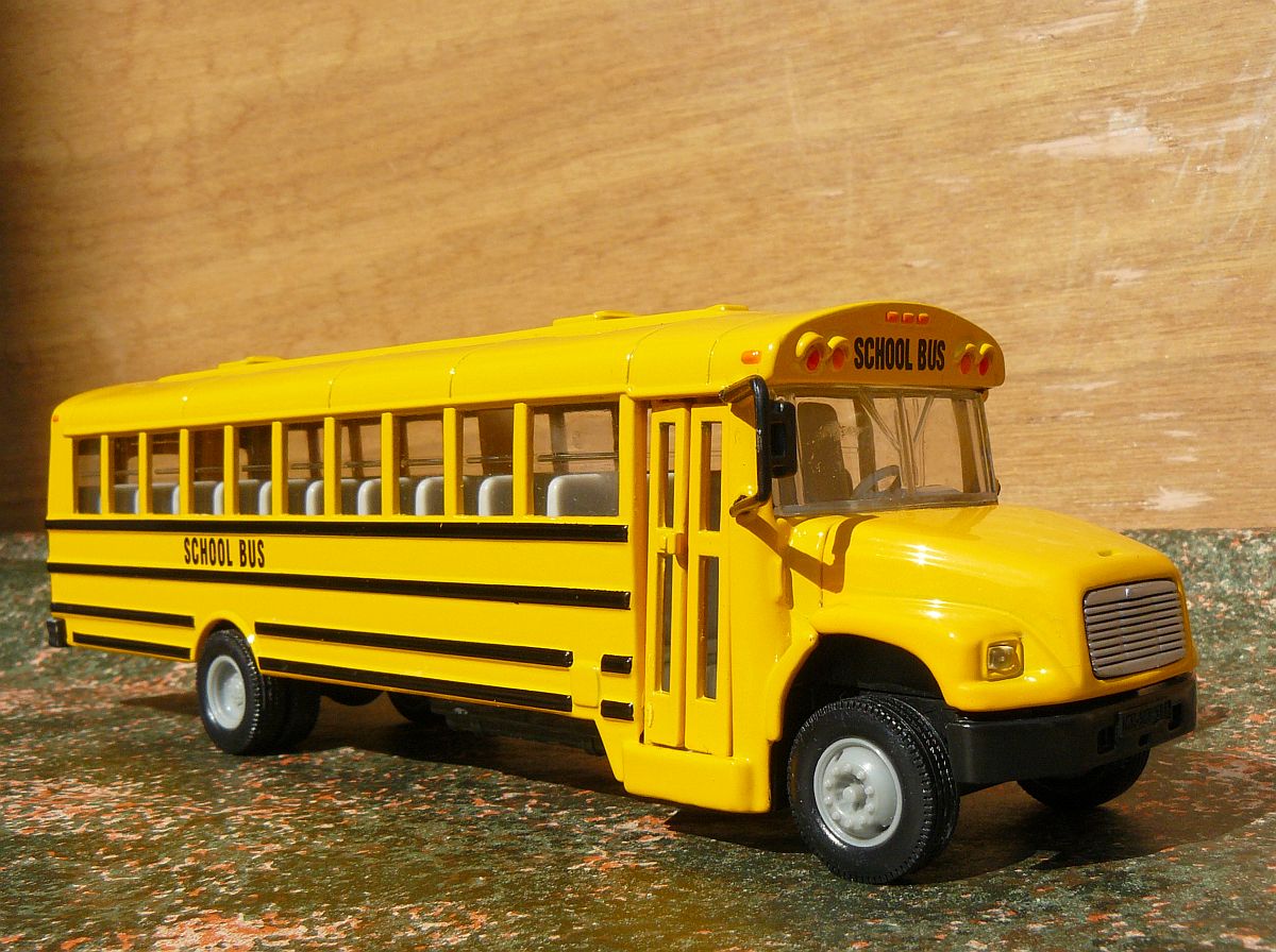 Siku 3731 US Schoolbus Masstab 1:55 fotografiert am  23-06-2014.

Siku 3731 Amerikaanse schoolbus in schaal 1:55 gefotografeerd op 23-06-2014.