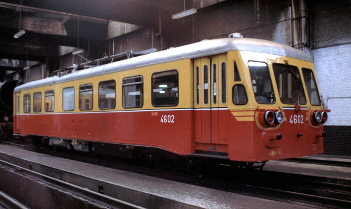 SNCB Schienenbus Typ AM 46, Nr.4602 bei den Eisenbahnfreunden Br�ssel, heute Train World in Br�ssel-Schaerbeck am 09.03.1996.