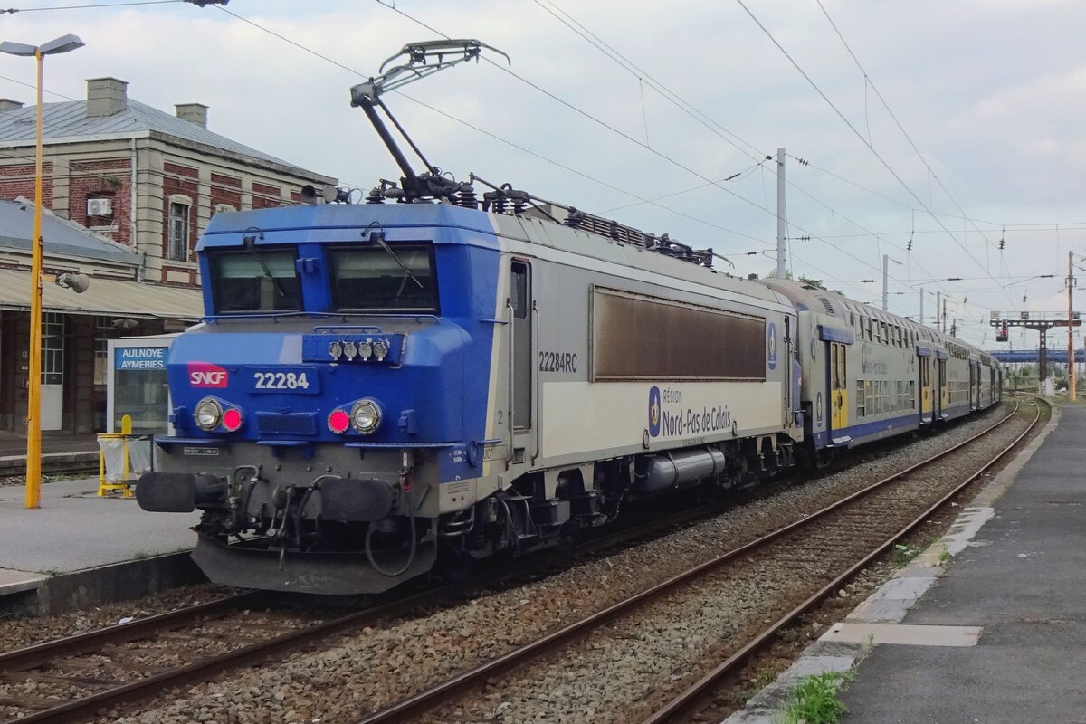 SNCF 22284 treft am Abend von 16 September 2021 in Aulnoye-Aymeries ein.