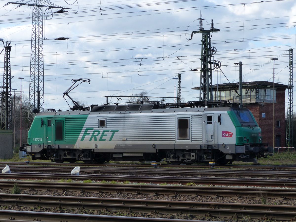 SNCF FRET Lokomotive 437015 Gterbahnhof Oberhausen West, Deutschland 12-03-2020.

SNCF FRET locomotief 437015 goederenstation Oberhausen West, Duitsland 12-03-2020.