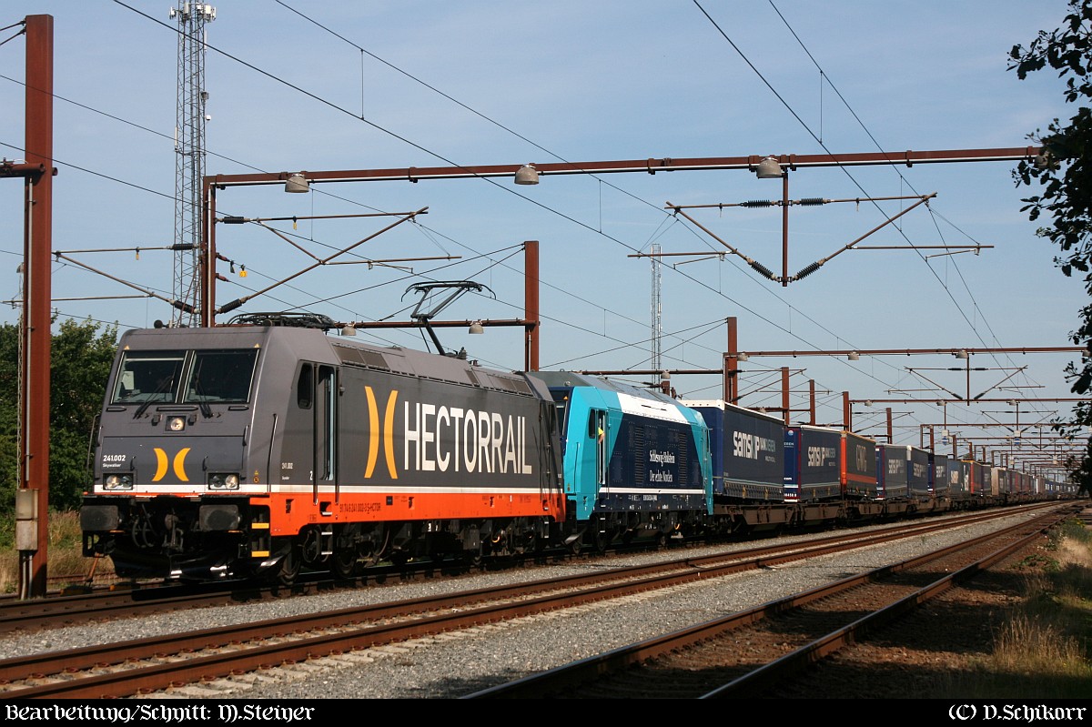 So sah es bei diesen Zügen in Padborg aus, Hectorrail E-Lok vorne und die NAH.SH 245 204 dahinter...die Diesellok fungiert hier meistens als Zuglok obwohl die E-Lok ihr vorgespannt war ihr also als  Steuerwagen  diente. Padborg 06.08.2015