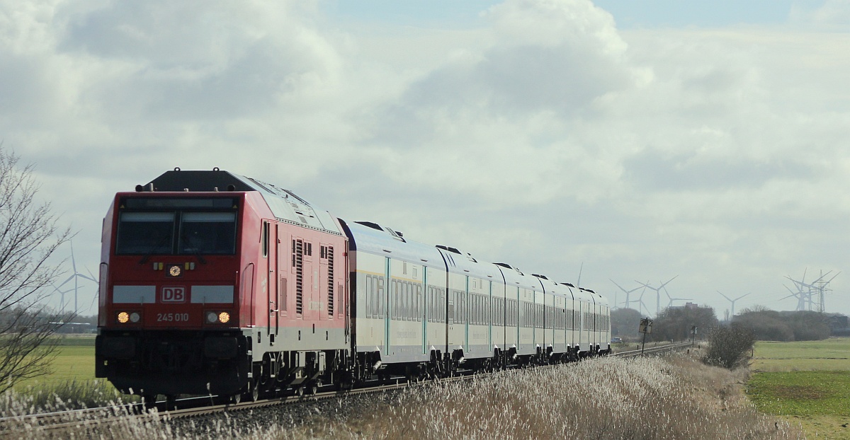 SOB/DB 245 010 mit RE6 nach Westerland, Bü Triangel 06.03.2021