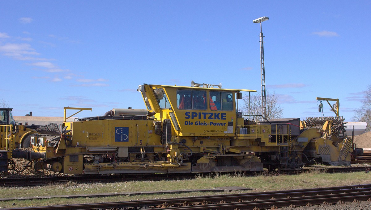 Spitzke Schotterplaniermaschine SSP 110 SW 9980 9425 020-1, Husum-Nord 22.03.2020