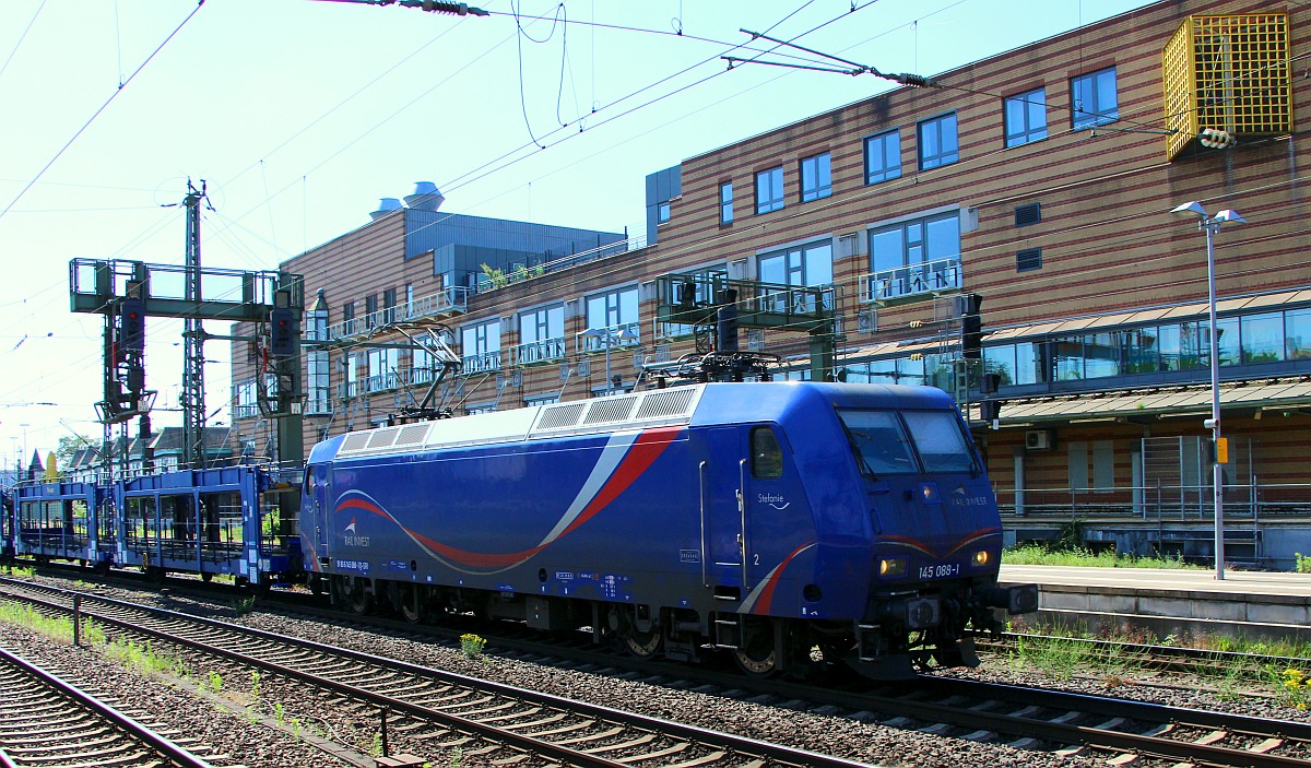 SRI 145 088-1  Stefanie  mit leerem Touax Autotransportzug. Bremen Hbf 11.06.2022