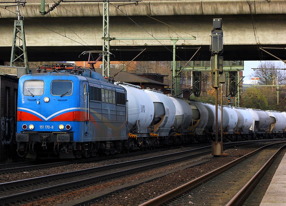 SRI 151 170-8(REV/LD X/21.10.12) fährt hier gemütlich mit dem Zementexpress von Hamburg Hohe Schaar(Dykerhoff) nach Deuna durch Hamburg-Harburg. 10.12.2015