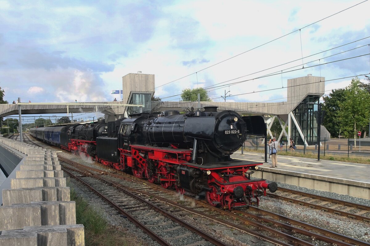 SSN 023 023 schleppt ein Sonderzug nach Rotterdam aus Dieren aus am 4 September 2022.