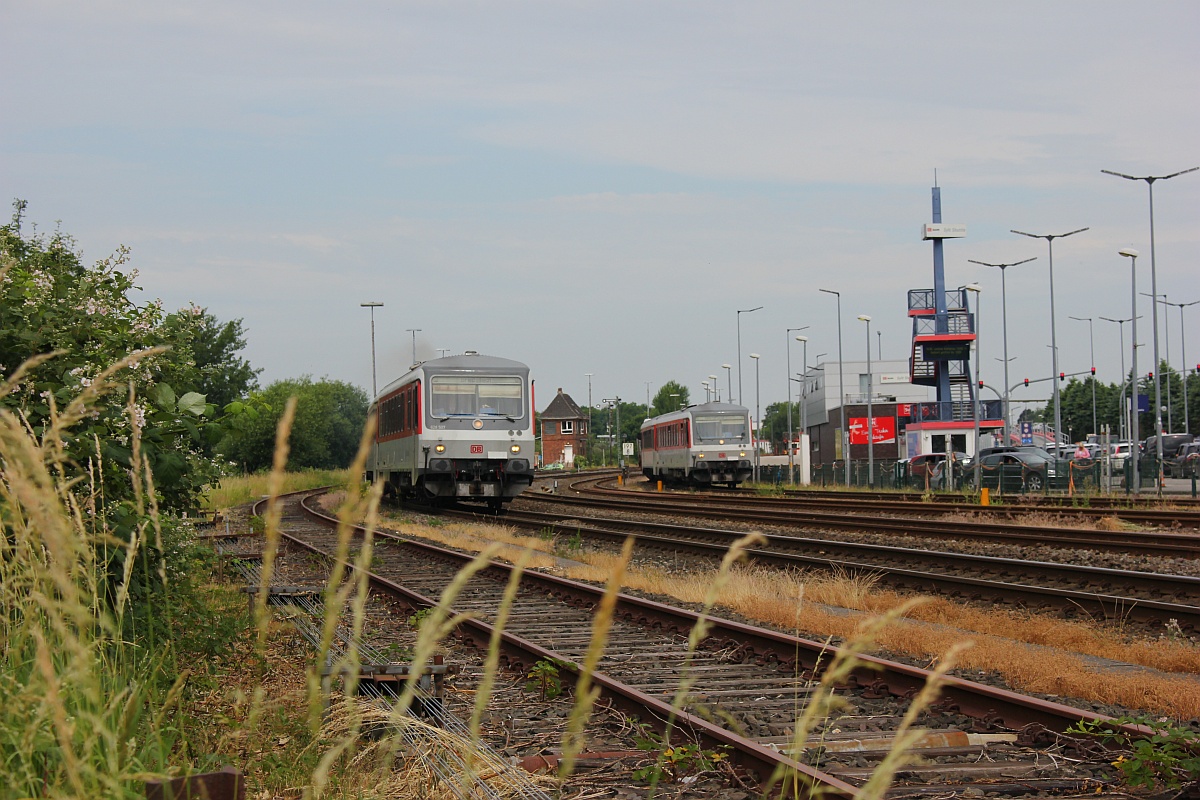 SSP 628/928 507  List  und 501 in Niebüll...der eine auf dem Weg nach Bredstedt der andere als Bremsschuh nach Westerland 