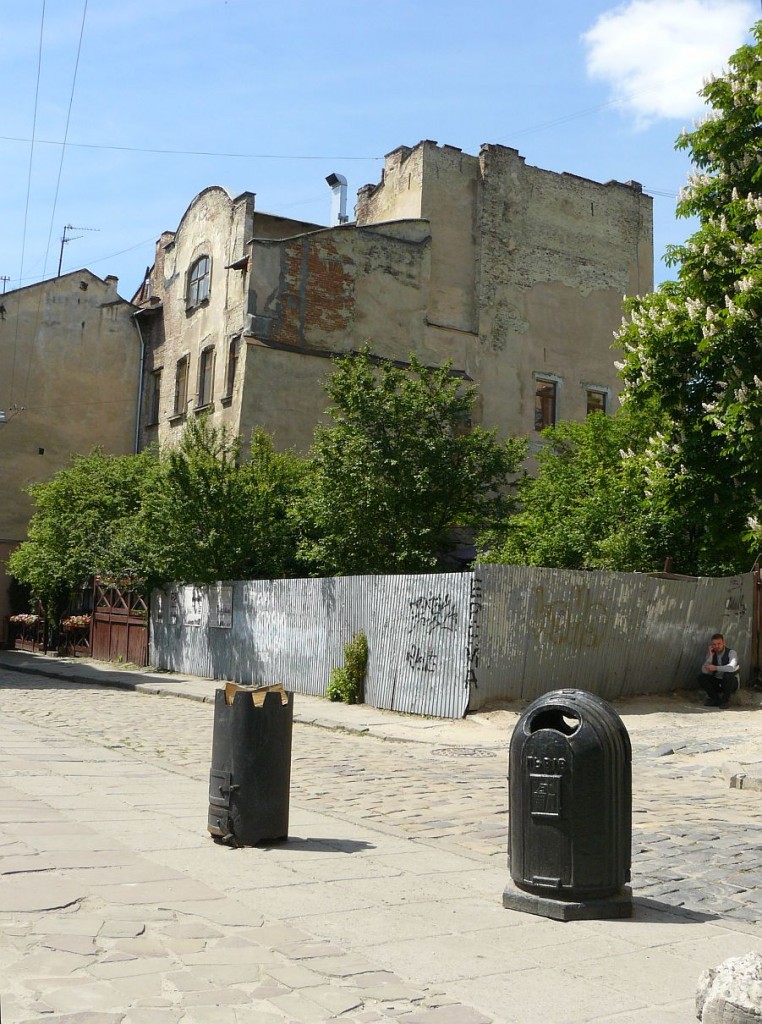 Starojevreiskastrasse, Lviv 18-05-2015.

Starojevreiskastraat, Lviv 18-05-2015.