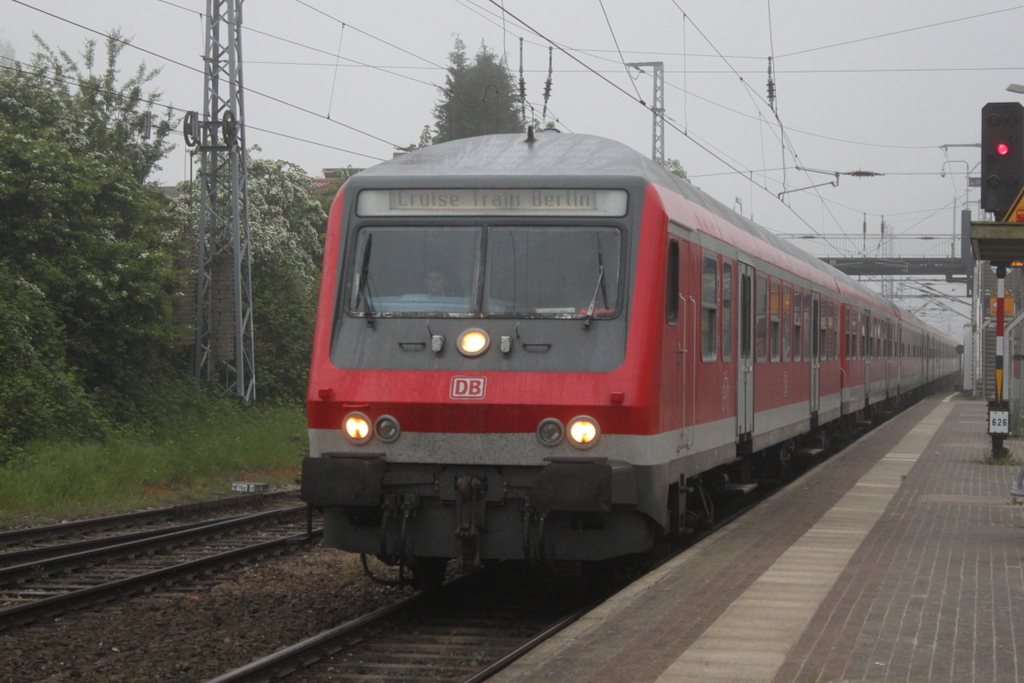 Steuerwagen der Bauart Wittenberge(Basis:y-Wagen/Halberstädter)als Kreuzfahrer-Leerzug am Morgen des 13.05.2018 im Haltepunkt Rostock-Bramow.