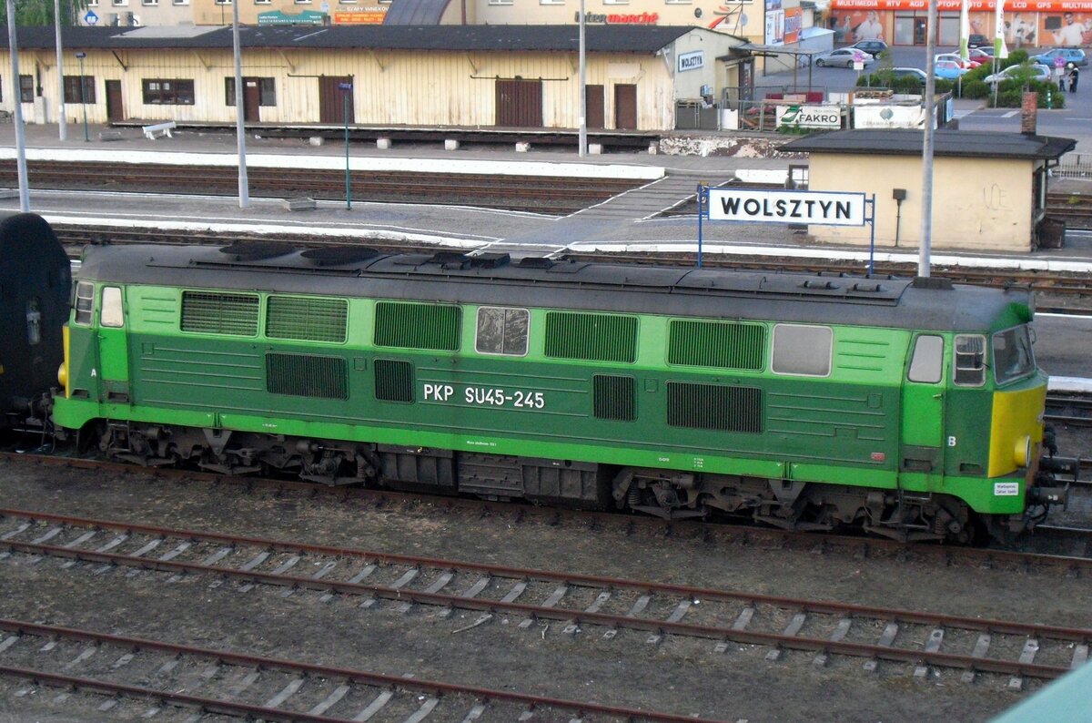 SU45-245 steht am Abend von 30 April 2011 in Wolsztyn abgestellt.