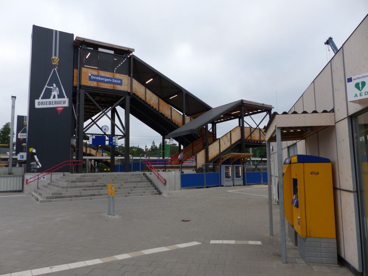 Temporre Fugngerbrcke whrend der Renovierung Bahnhof Driebergen-Zeist 06-07-2018.

Tijdelijke loopbrug station Driebergen-Zeist tijdens de verbouwing 06-07-2018.