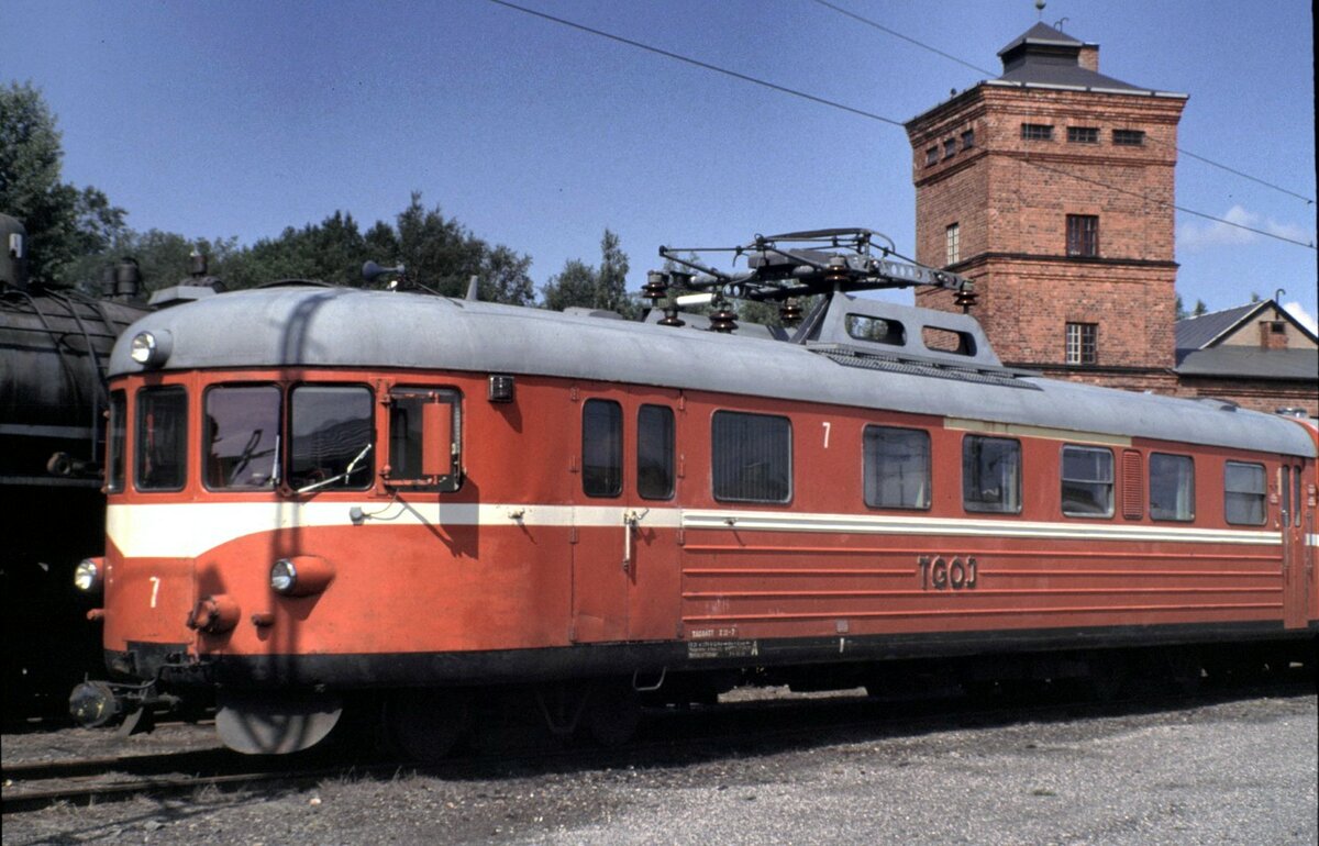 TGOJ X 20 Nr.7 im Eisenbahnmuseum Gr�ngesberg am 02.08.1994. Drei X 20 wurden 1956 als vierteilige Fahrzeugeinheit gebaut, die eine L�nge von L�P 65,540 m hatten bei V max 105 km/h und 340 kW Leistung.