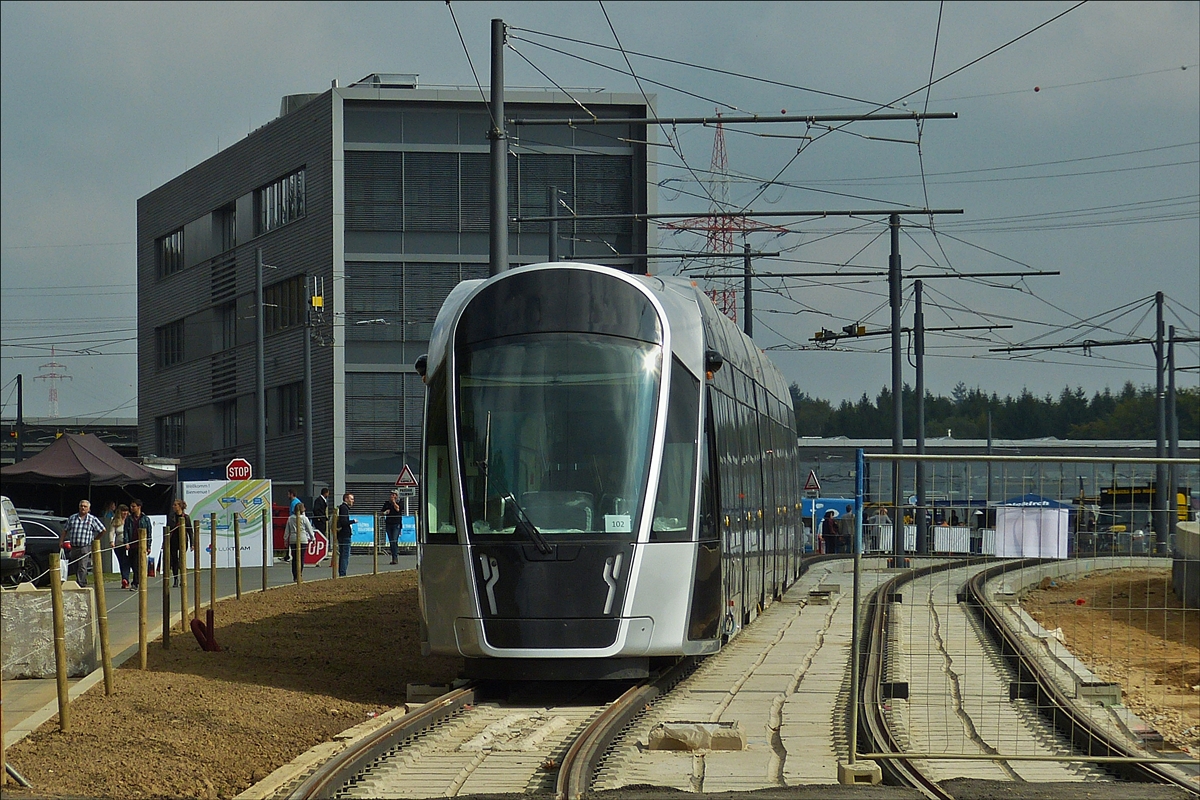 Tram 102 vor dem Betriebsgelnde der Lux Tram abgestellt, 23.09.2017 Tag der offenen Tr.  (Hans) 