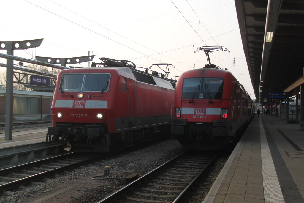 Treffen der Generationen im Rostocker Hbf.10.04.2015