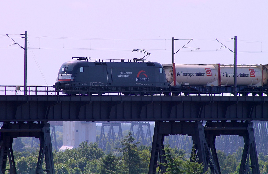 TXL/MRCE 182 512-4/ES64U2-012 mit dem DGS 40968 auf der Rendsburger Hochbrücke. 09.07.2013