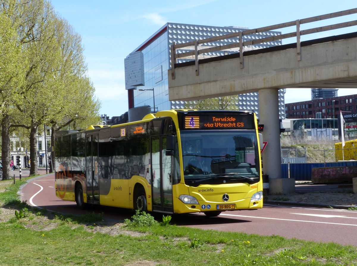 U-OV Bus 4040 Mercedes-Benz Citaro 12m Baujahr 2013. Vredenburgbaan, Utrecht 21-04-2022.


U-OV bus 4040 Mercedes-Benz Citaro 12m bouwjaar 2013. Vredenburgbaan, Utrecht 21-04-2022.