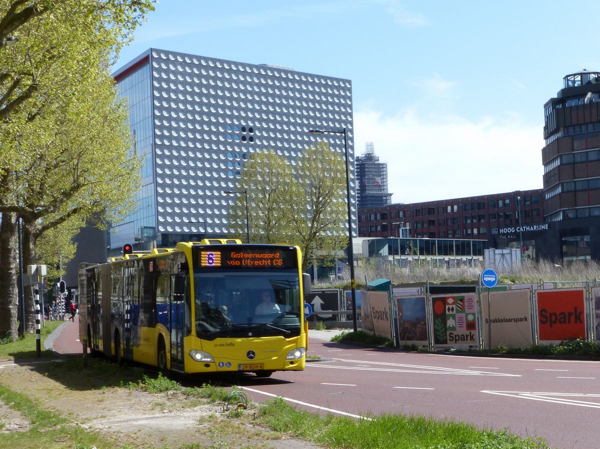 U-OV Bus 4139 Mercedes-Benz Citaro G Baujahr 2013. Vredenburgbaan, Utrecht 21-04-2022.

U-OV bus 4139 Mercedes-Benz Citaro G bouwjaar 2013. Vredenburgbaan, Utrecht 21-04-2022.