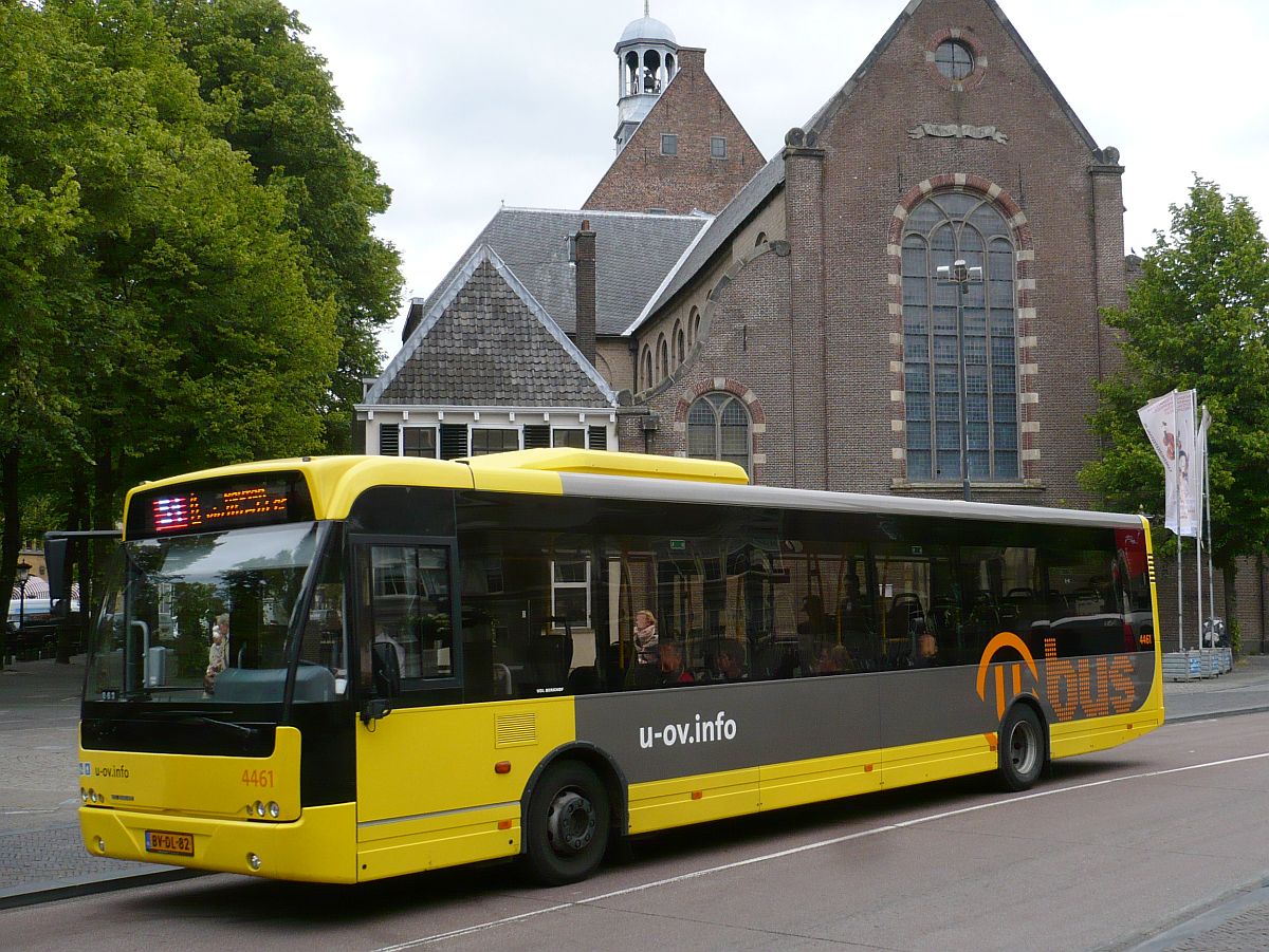 U-OV Bus 4461 Cummins VDL Berkhof Ambassador 200 Baujahr 2008. Janskerkhof, Utrecht 09-06-2015.

U-OV bus 4461 Cummins VDL Berkhof Ambassador 200 bouwjaar 2008. Janskerkhof, Utrecht 09-06-2015.