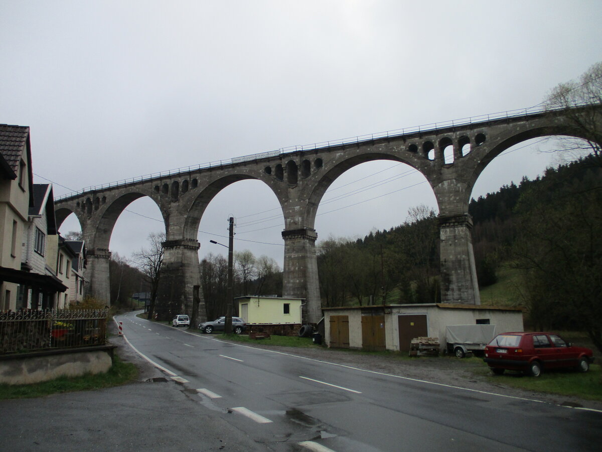 Über den Piesauviadukt in Lichte führte einst die Strecke Sonneberg-Probstzella.Aufnahme am 25.April 2022.