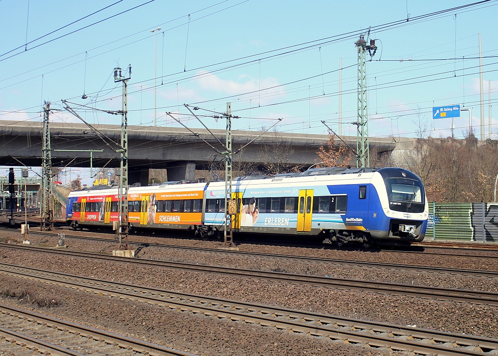 Überraschend fuhr der NWB ET 440 335 mit seiner drei farbigen Werbung durch HH-Harburg. 03.04.2013