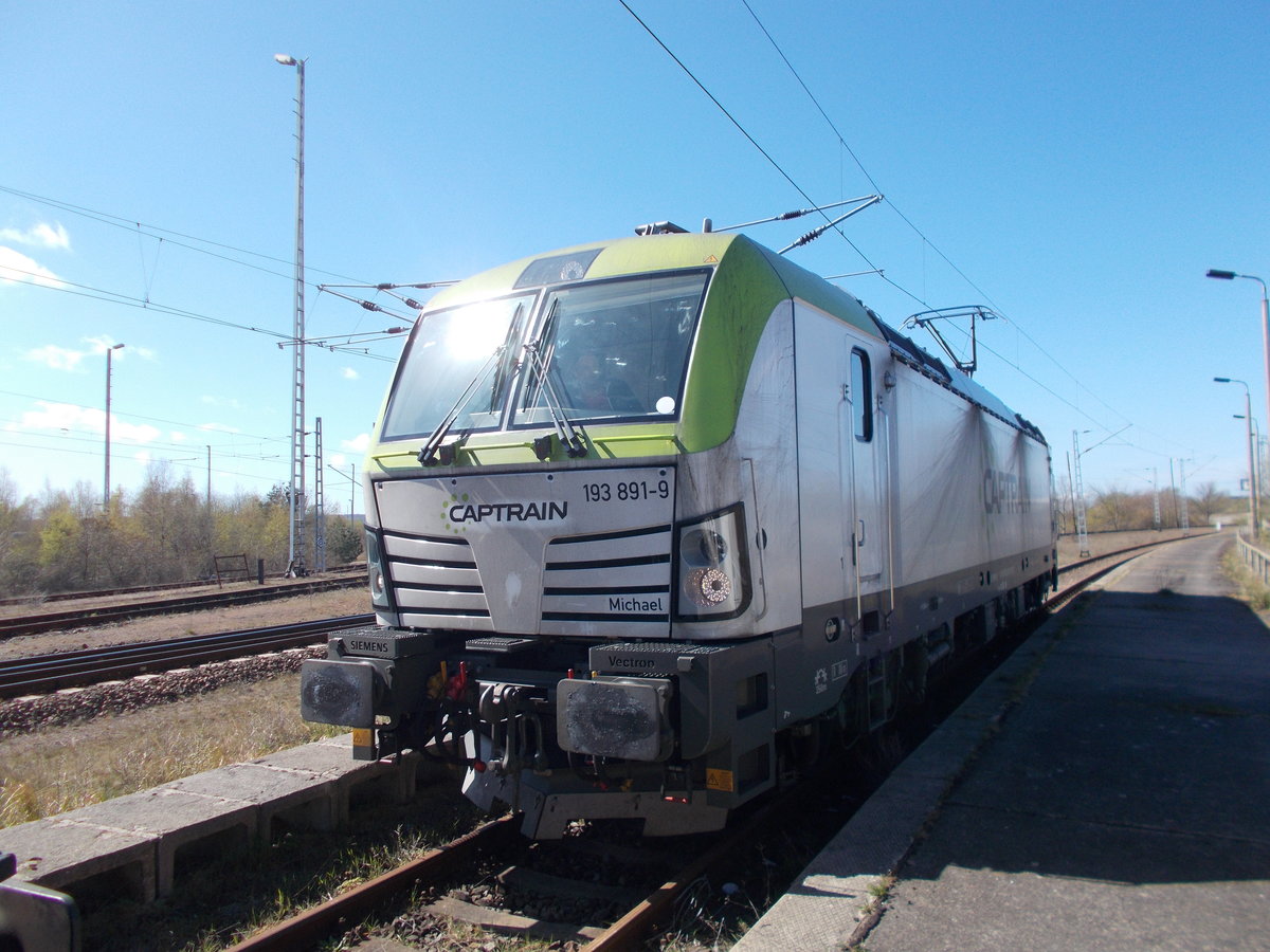 Überraschung am 22.April 2016 in Mukran Mitte hier stand die Vectron 193 891-9 die für ITL im Einsatz ist.