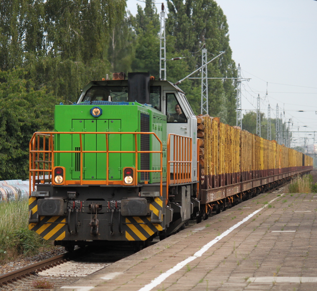 V 1700.01(277 101-2)SETG mit Holzzug von Rostock-Bramow nach Stendal-Niedergrne bei der Durchfahrt im Haltepunkt Rostock-Holbeinplatz.05.07.2014