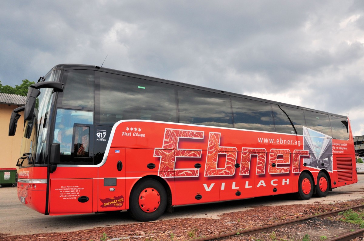 Van Hool T917 Astron von Ebner Reisen aus sterreich am 12. Juli 2014 in Krems gesehen.