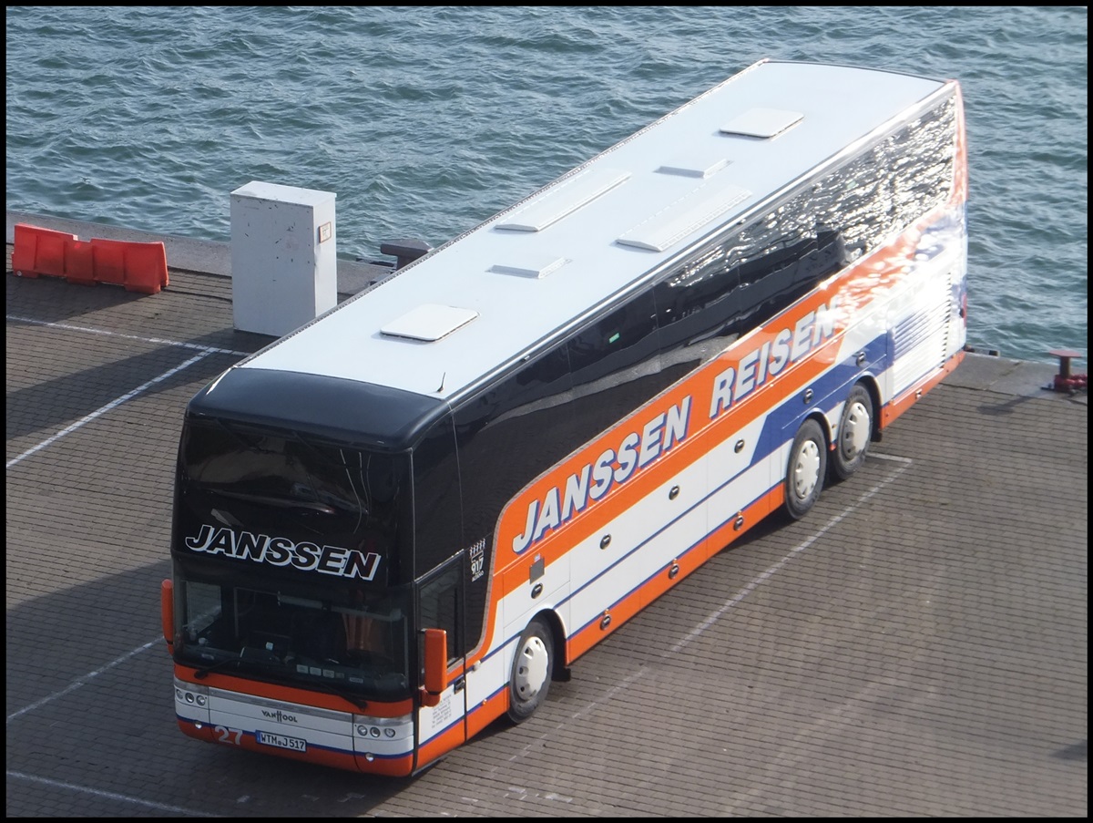 Van Hool T917 von Janssen aus Deutschland im Stadthafen Sassnitz.