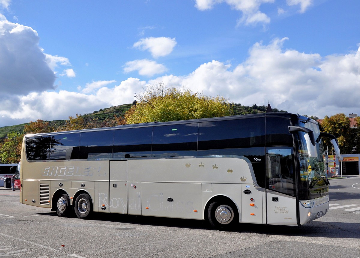 VAN HOOL TX16 ACRON von ENGELER Reisen / BRD im September 2013 in Krems gesehen.