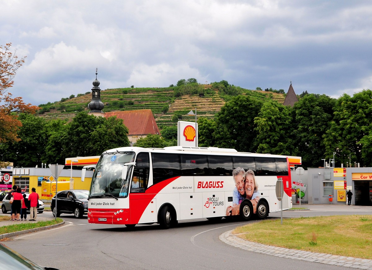 VDL Berkhof von Blaguss Reisen aus Wien (Rolli Tour=Lift f�r Menschen mit Behinderung) in Krems gesehen.