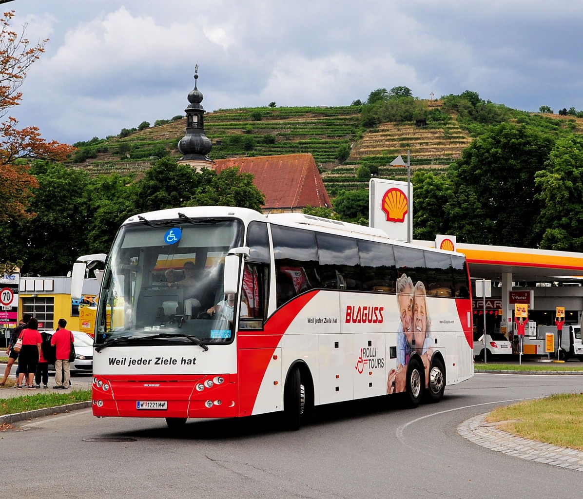 VDL Berkhof von Blaguss Reisen aus Wien (Rolli Tour=Lift f�r Menschen mit Behinderung) in Krems gesehen.