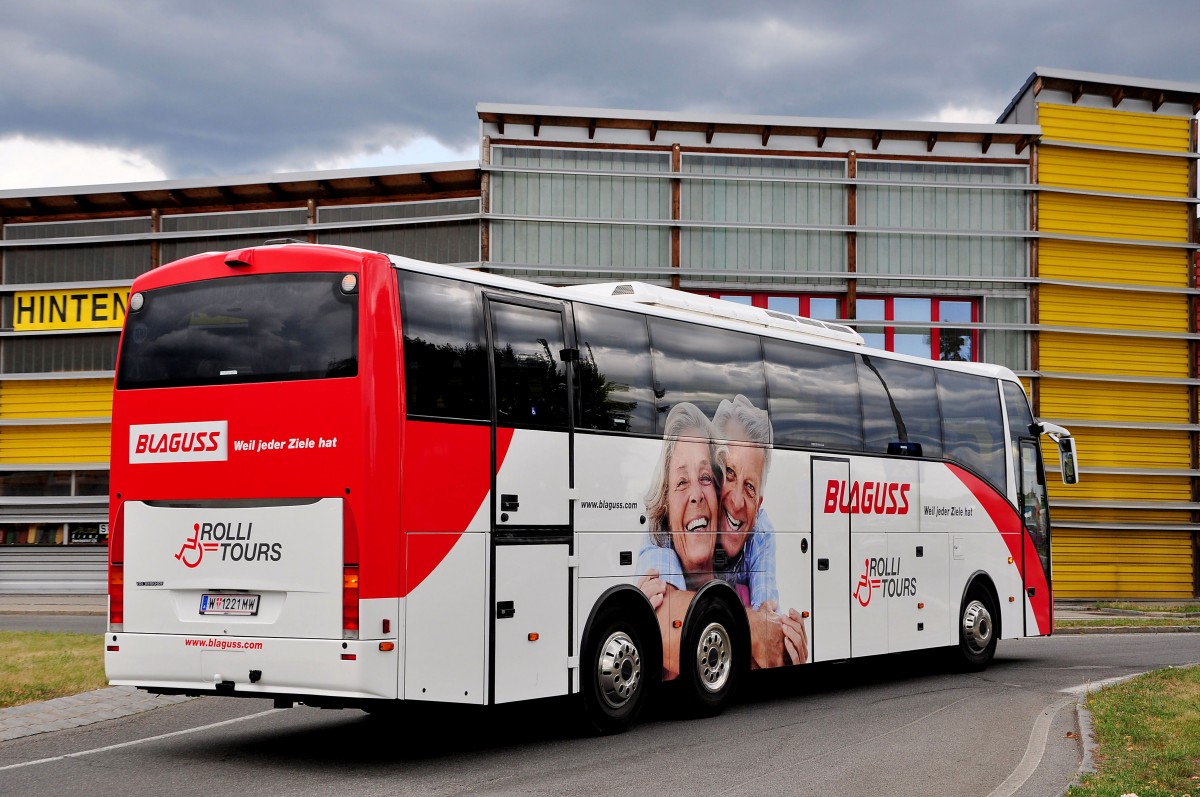 VDL Berkhof von Blaguss Reisen aus Wien (Rolli Tour=Lift f�r Menschen mit Behinderung) in Krems gesehen.