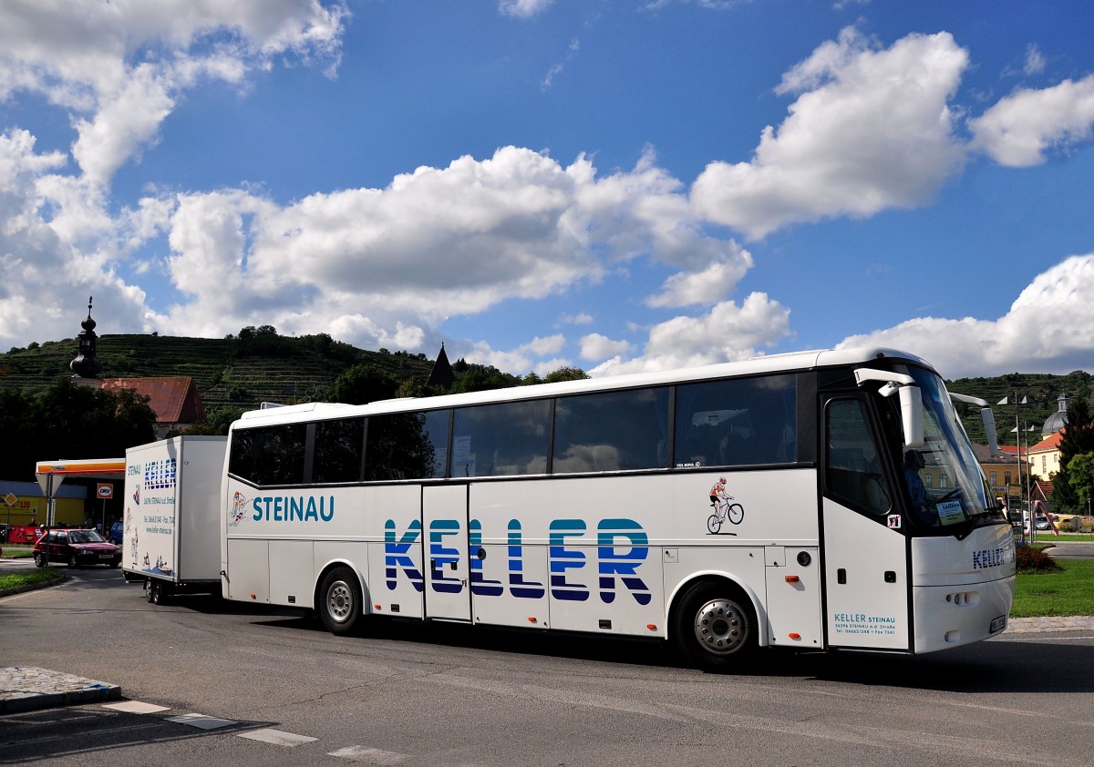 VDL BOVA von KELLER Reisen aus Deutschland mit einem Radanh�nger am 17.August 2014 in Krems gesehen.