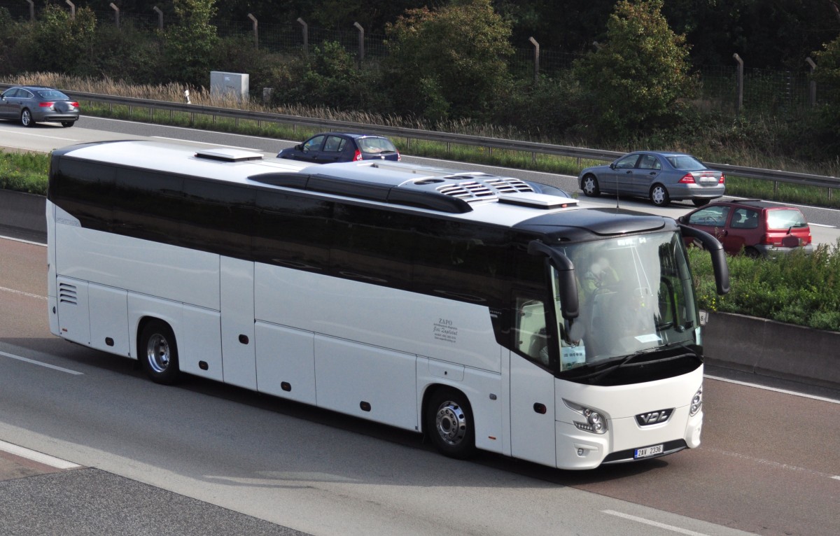 VDL FUTURA aus der CZ am 26.9.2013 auf der A5 beim Airport FRA/Main unterwegs.