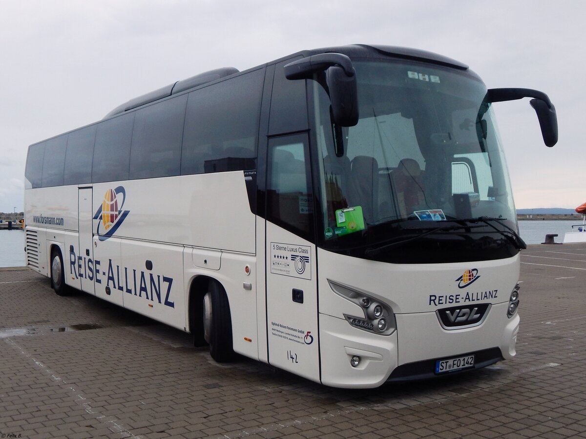 VDL Futura von Reise-Allianz/Optimal-Reisen Forsmann aus Deutschland im Stadthafen Sassnitz. 