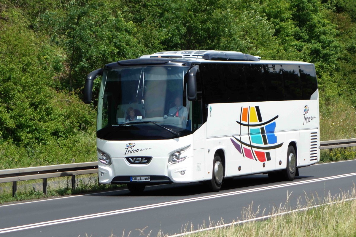 VDL von  PRIMO-Reisen  unterwegs auf der B27 im Bereich 36100 Petersberg-Marbach im Juni 2015