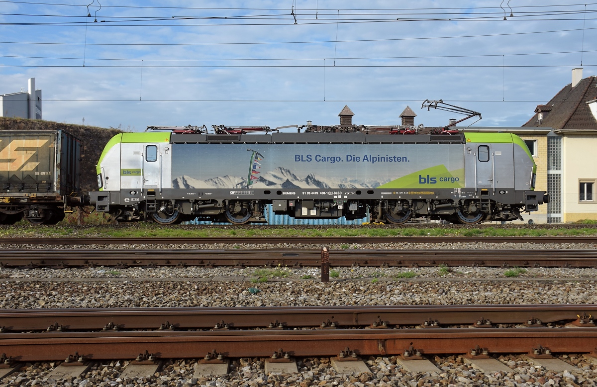 Vectroneninvasion: 475 der BLS öffnete das Tor für die lange verschmähten Siemensloks in die Schweiz. Hier 475 406 in Pratteln, November 2018