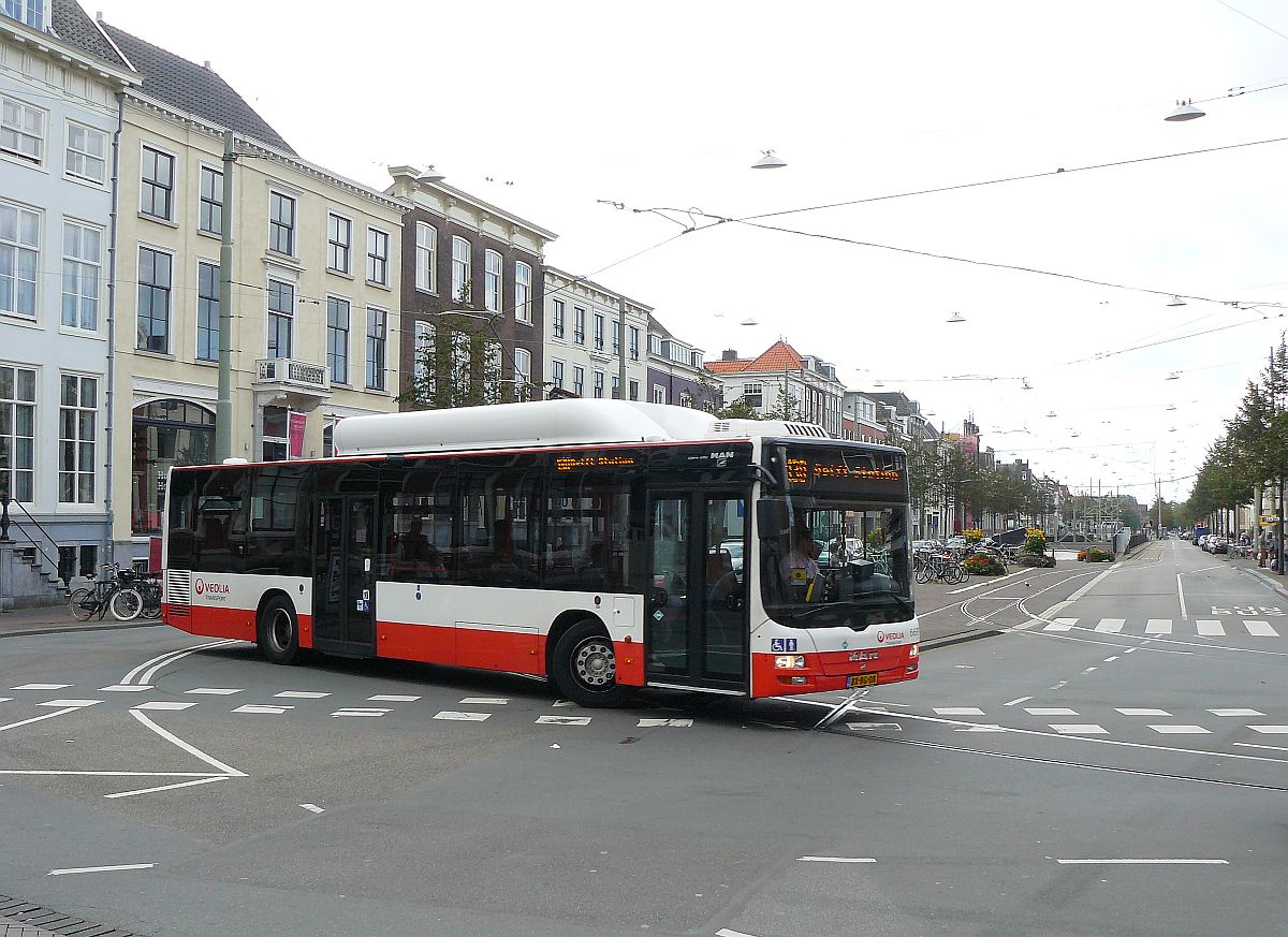 Veolia Bus 6697 MAN Lion's City Baujahr 2009. Prinsegracht, Den Haag 14-09-2014.

Veolia bus 6697 MAN Lion's City in dienst sinds augustus 2009. Prinsegracht, Den Haag 14-09-2014.