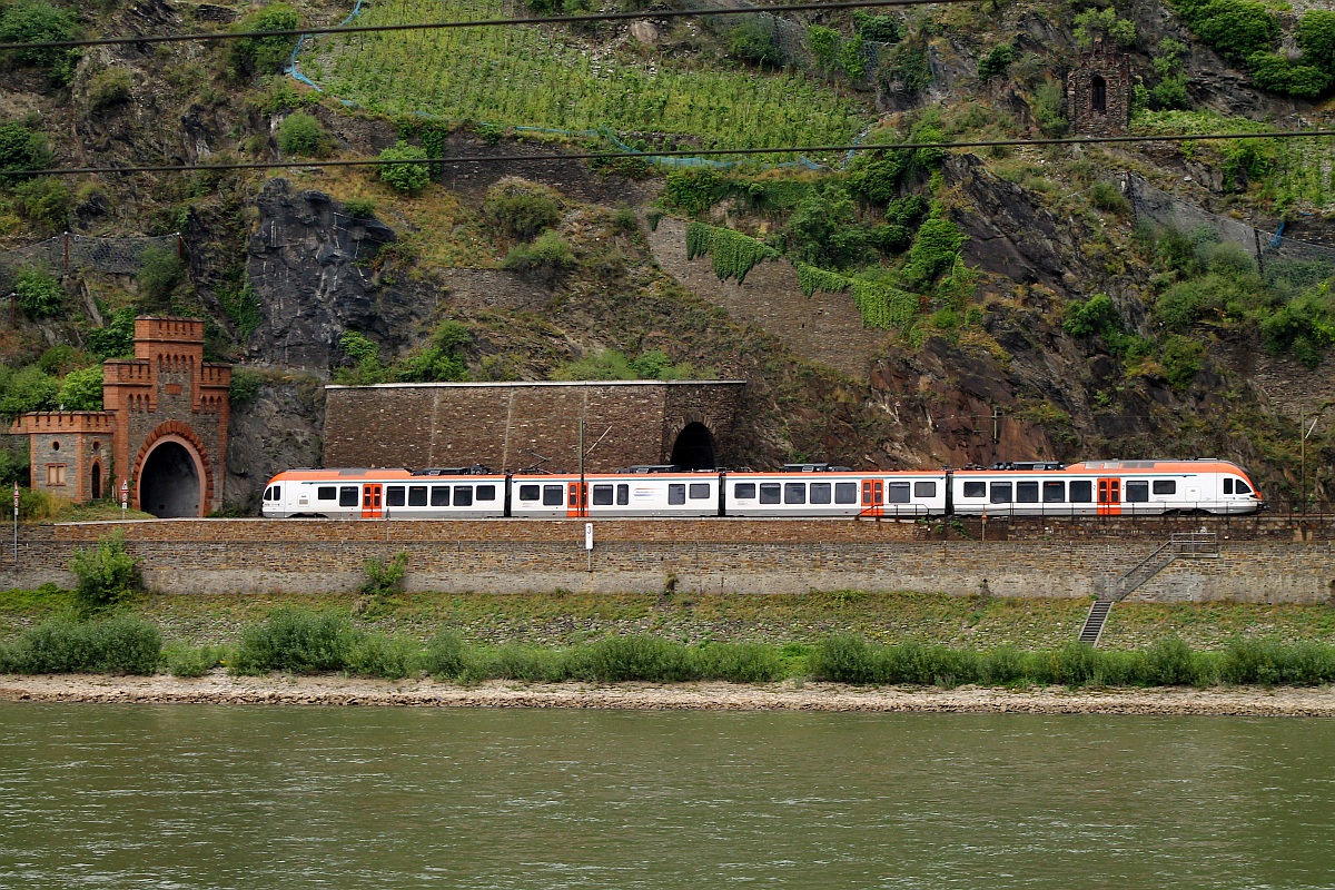 VIAS 413 (428 147-3+828 347-5+828 247-7+428 647-2 D-VIAS)aufgenommen von der Stadtmauer in Oberwesel. 13.09.2013