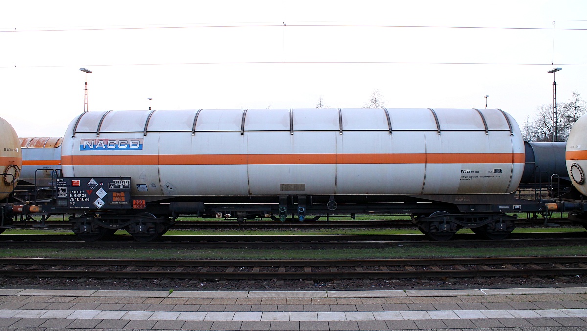 Vierachsiger Druckgaskesselwagen der Gattung Zags mit einem Volumen von 104172 ltr der Fa.NACCO Niederlande beheimatet in Geleen Lutterade registriert unter 3784 7810 109-0 NL-NACCO beladen mit 268/1005 Ammoniak Wasserfrei NH³(Gefahrenklasse 2). Itzehoe 27.12.2014