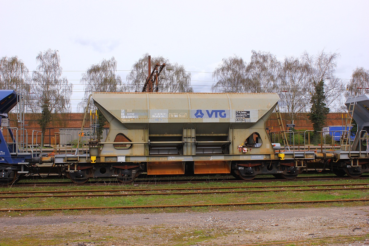 Vierachsiger Selbstentladewagen der Gattung Faccs407.0 registriert unter 3780 6994 037-7 D-VTGD, Padborg 30.04.16