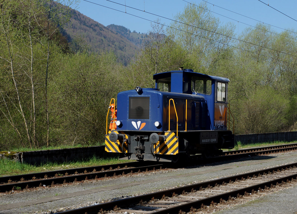 VIGIER CEMENT: Die firmeneigene CAROLE 98 85 5232 28 7-3 CH-VICEM von VIGIER CEMENT anlsslich einer Rangierfahrt mit Cementwagen vom 19. April 2016 in Reuchenette-Pry. 
Foto: Walter Ruetsch 