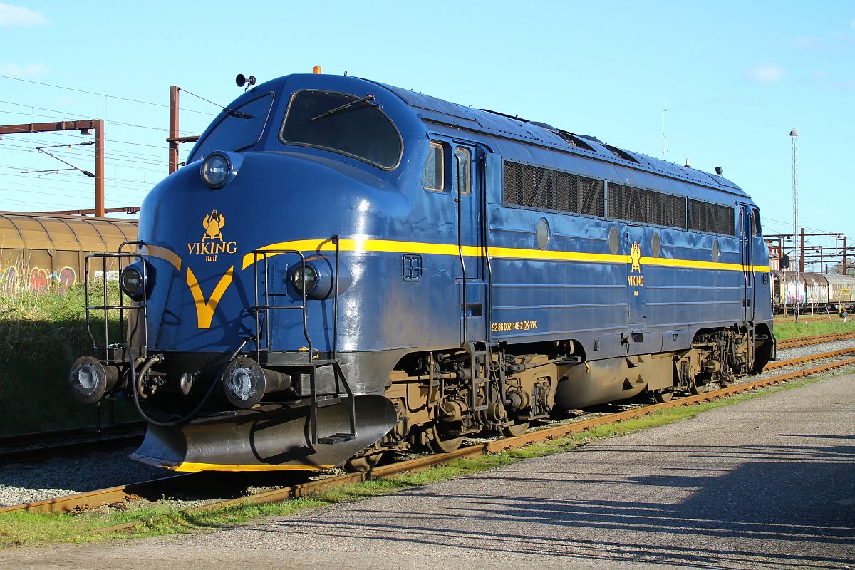 VIKING Rail MY 1146 genießt die Abendsonne vor der VIKING Werkstatt in Pattburg/Padborg 28.04.2023 